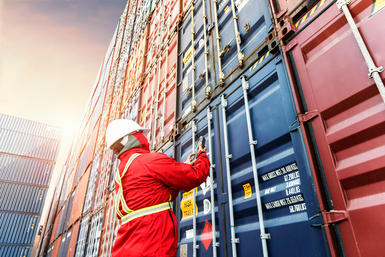 A Logistics Expert's Guide to Saving On Shipping Expenses - Without Launching a Freight RFQ [Checklist]