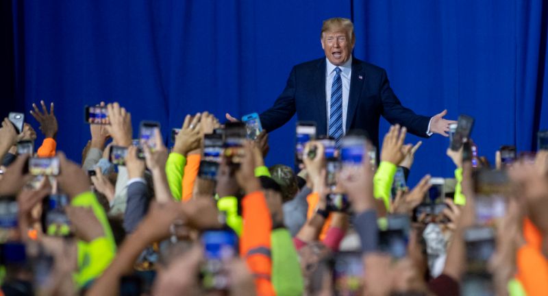 MONACA, PA - AUGUST 13: US President Donald Trump speaks to 5000 contractors at the Shell Chemicals Petrochemical Complex on August 13, 2019 in Monaca, Pennsylvania. President Donald Trump delivered a speech on the economy, and focused on manufacturing and energy sector jobs. (Photo by Jeff Swensen/Getty Images)