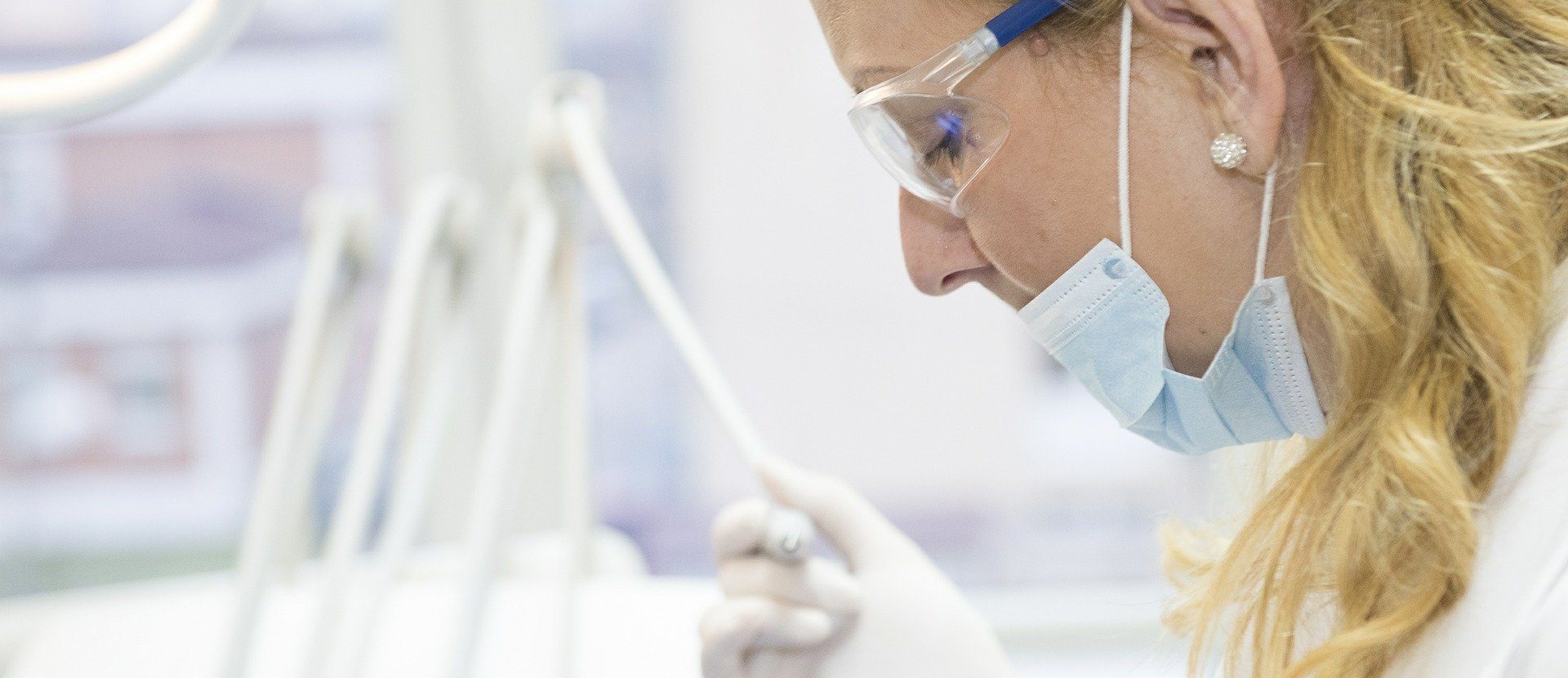 doctor healthcare mask PPE - Image by Darko Stojanovic from Pixabay