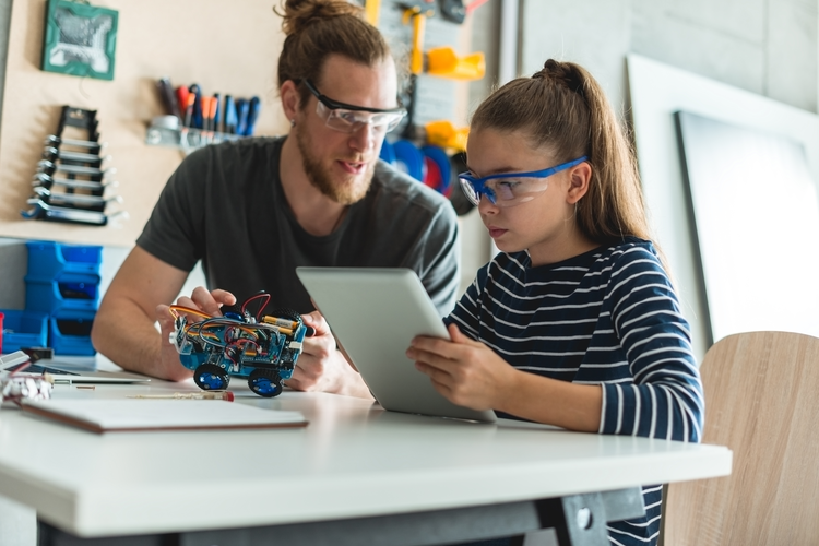 2020 Gift Guide: 10 Best STEM Gifts for the Tech Enthusiast Adults on Your Holiday List