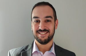 A portrait of John Banks, assembly operations manager at Beacon MedTech Solutions